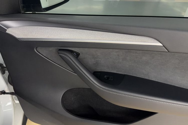 Used Tesla Model Y 2023 Rear-Wheel-Drive Version Interior 5
