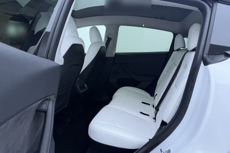 Used Tesla Model Y 2023 Rear-Wheel-Drive Version Interior 6
