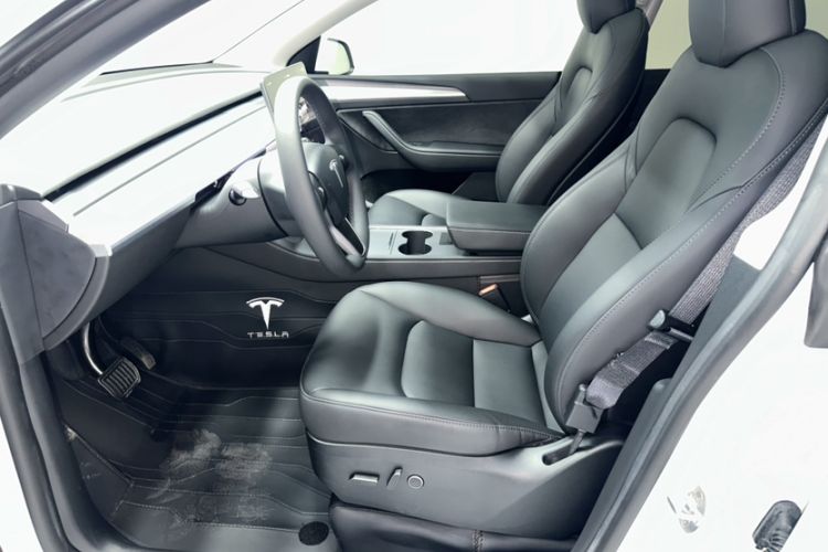 Used Tesla Model Y 2023 Rear-Wheel-Drive Version Interior 6