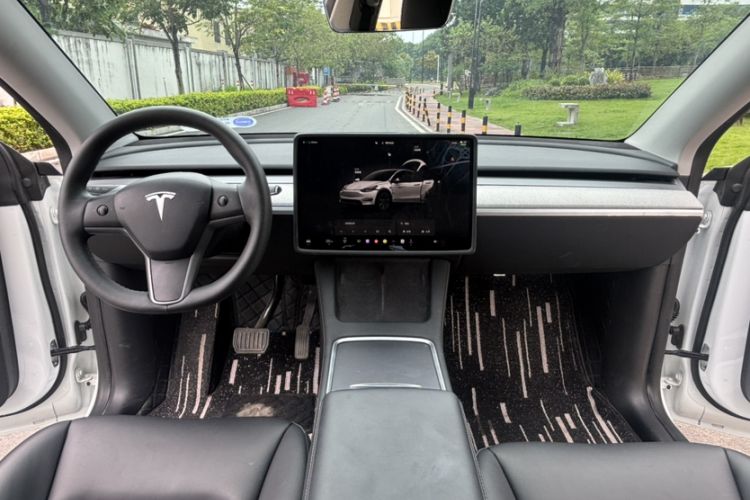 Used Tesla Model Y 2023 Rear-Wheel-Drive Version Interior 8