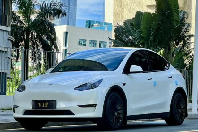 Used Tesla Model Y 2023 Long-Range All-Wheel-Drive Version