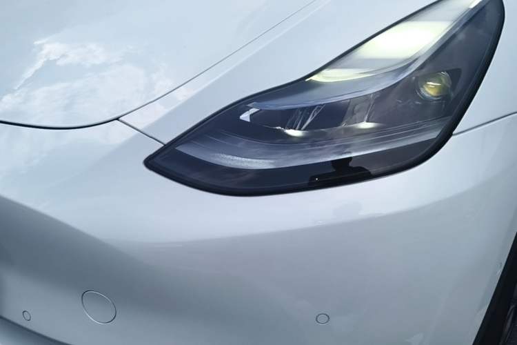 Used Tesla Model Y 2023 Long-Range All-Wheel-Drive Version Left Front Headlight