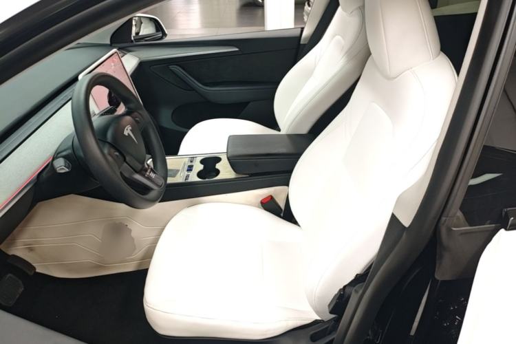 Used Tesla Model Y 2023 Long-Range All-Wheel-Drive Version Left Front Seat