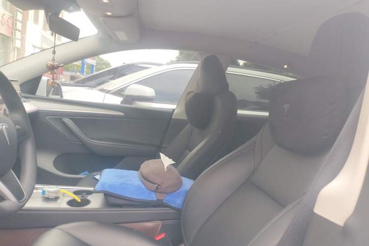 Used Tesla Model Y 2023 Long-Range All-Wheel-Drive Version Left Front Seat