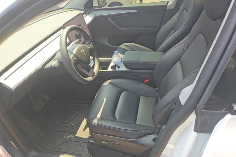 Used Tesla Model Y 2023 Rear-Wheel-Drive Version Left Front Seat