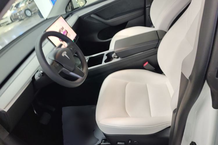 Used Tesla Model Y 2023 Long-Range All-Wheel-Drive Version Left Front Seat
