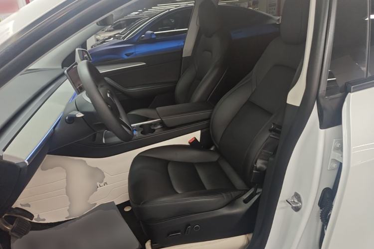 Used Tesla Model Y 2023 Long-Range All-Wheel-Drive Version Left Front Seat