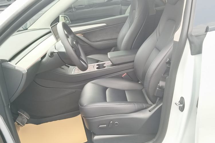 Used Tesla Model Y 2023 Long-Range All-Wheel-Drive Version Left Front Seat