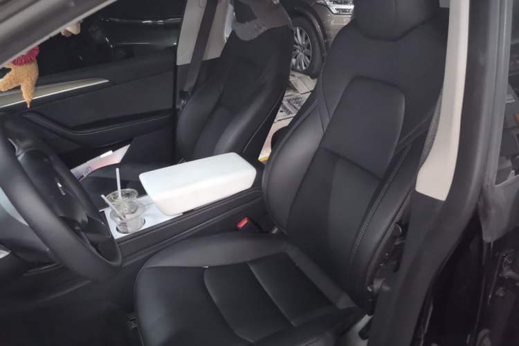 Used Tesla Model Y 2023 Long-Range All-Wheel-Drive Version Left Front Seat
