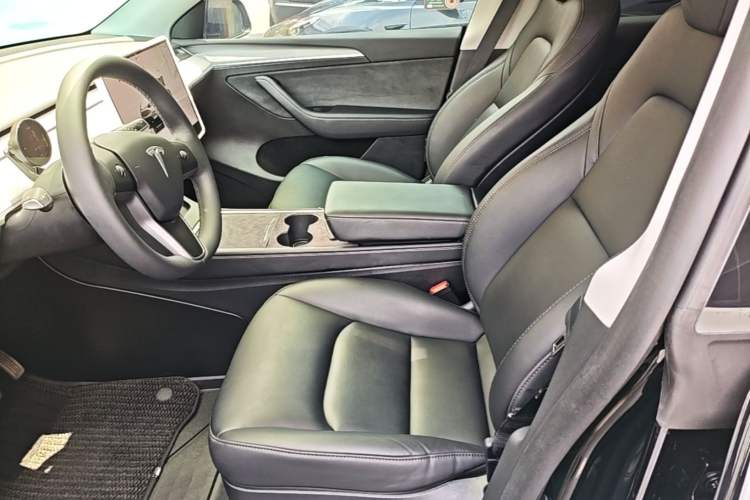 Used Tesla Model Y 2023 Rear-Wheel-Drive Version Left Front Seat