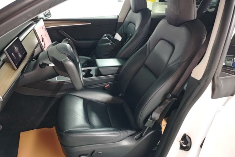 Used Tesla Model Y 2023 Long-Range All-Wheel-Drive Version Left Front Seat