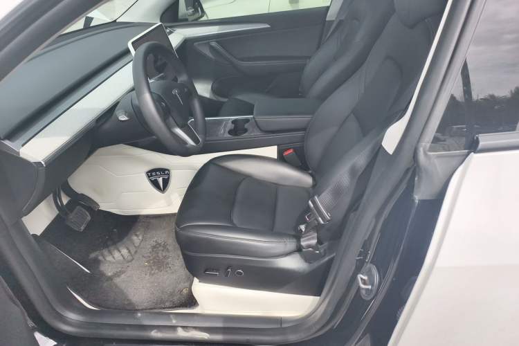 Used Tesla Model Y 2023 Long-Range All-Wheel-Drive Version Left Front Seat