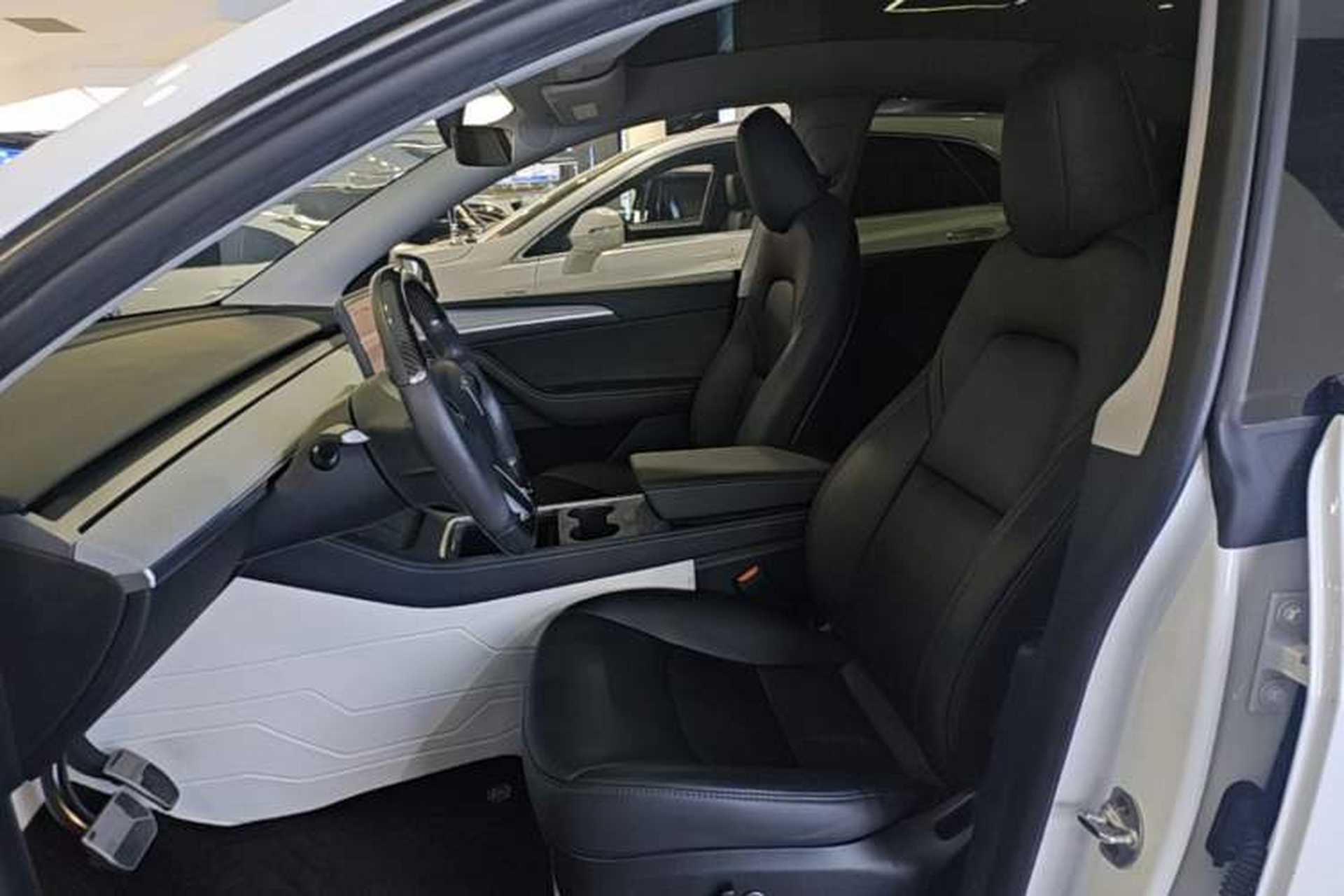 Used Tesla Model Y 2023 Long-Range All-Wheel-Drive Version Left Front Seat