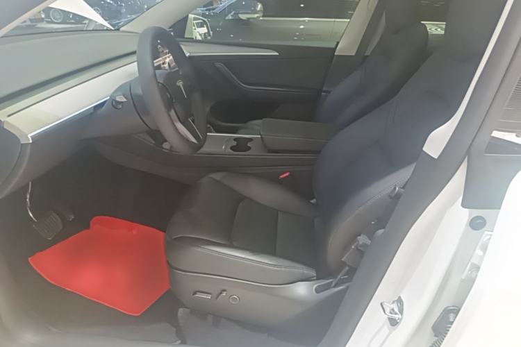 Used Tesla Model Y 2023 Long-Range All-Wheel-Drive Version Left Front Seat