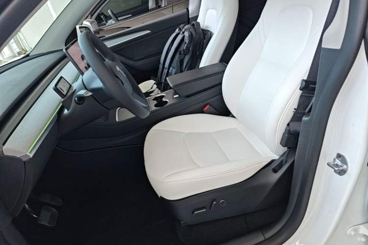 Used Tesla Model Y 2023 Long-Range All-Wheel-Drive Version Left Front Seat