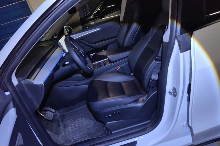 Used Tesla Model Y 2023 Long-Range All-Wheel-Drive Version Left Front Seat
