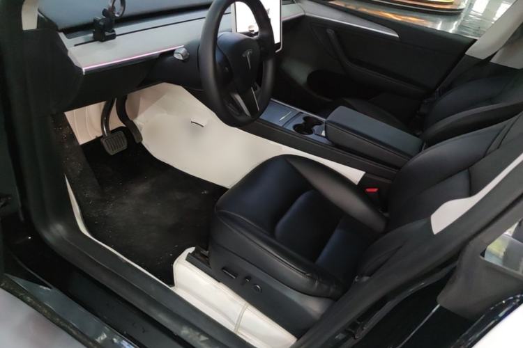 Used Tesla Model Y 2023 Rear-Wheel-Drive Version Left Front Seat