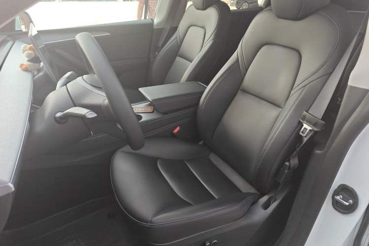 Used Tesla Model Y 2023 Rear-Wheel-Drive Version Left Front Seat