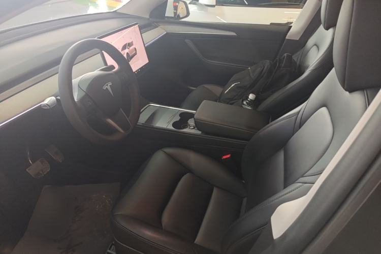 Used Tesla Model Y 2023 Long-Range All-Wheel-Drive Version Left Front Seat