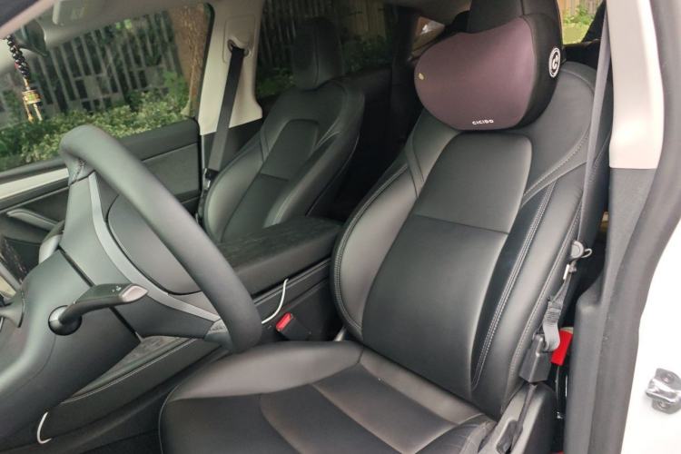 Used Tesla Model Y 2023 Long-Range All-Wheel-Drive Version Left Front Seat