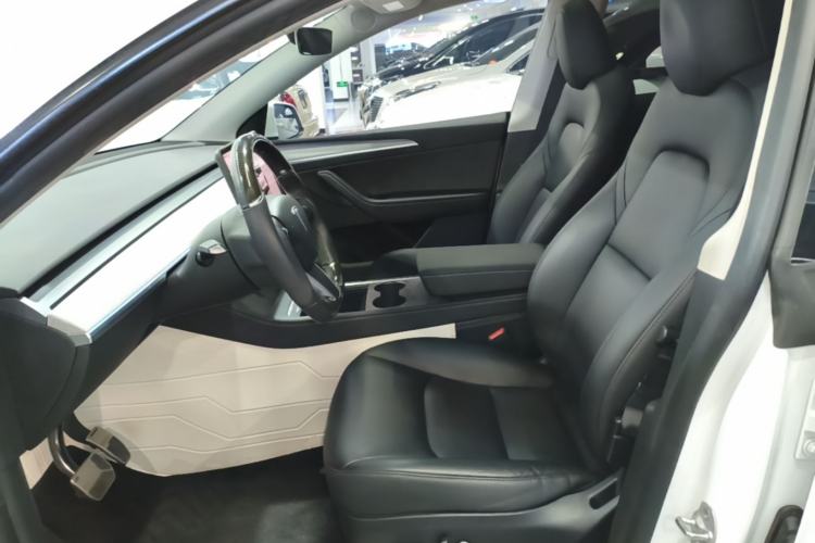Used Tesla Model Y 2023 Long-Range All-Wheel-Drive Version Left Front Seat