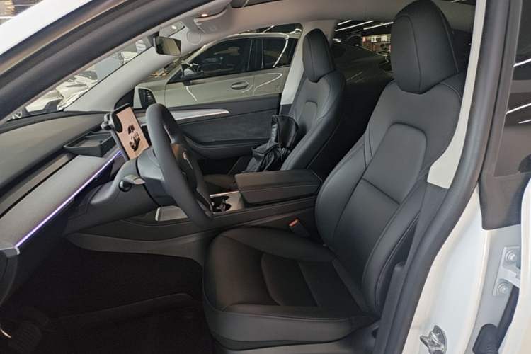 Used Tesla Model Y 2023 Rear-Wheel-Drive Version Left Front Seat