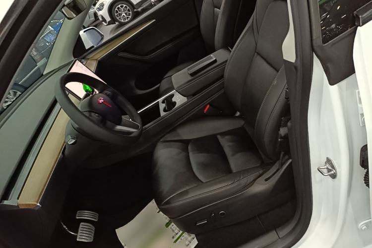 Used Tesla Model Y 2023 High-Performance All-Wheel-Drive Version Left Front Seat