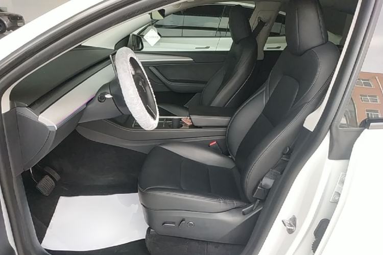 Used Tesla Model Y 2023 Long-Range All-Wheel-Drive Version Left Front Seat