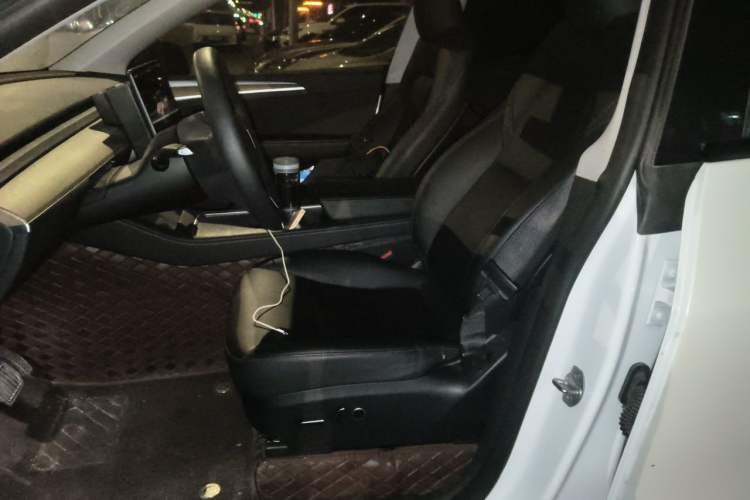 Used Tesla Model Y 2023 Long-Range All-Wheel-Drive Version Left Front Seat