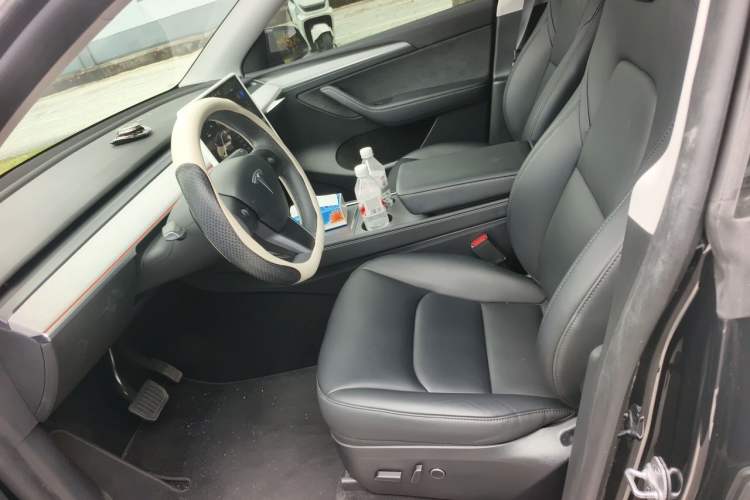 Used Tesla Model Y 2023 Long-Range All-Wheel-Drive Version Left Front Seat