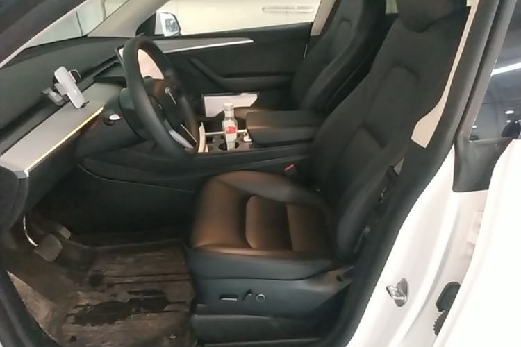 Used Tesla Model Y 2023 Long-Range All-Wheel-Drive Version Left Front Seat