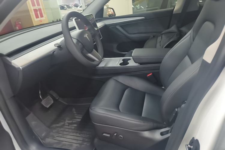 Used Tesla Model Y 2023 Rear-Wheel-Drive Version Left Front Seat