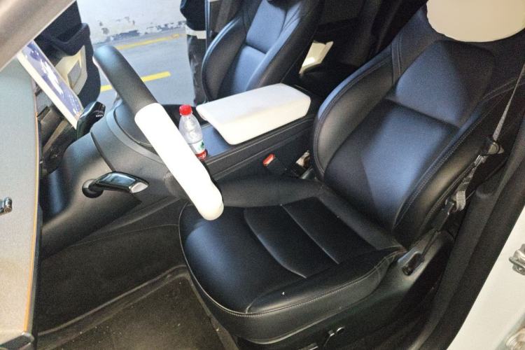 Used Tesla Model Y 2023 Rear-Wheel-Drive Version Left Front Seat