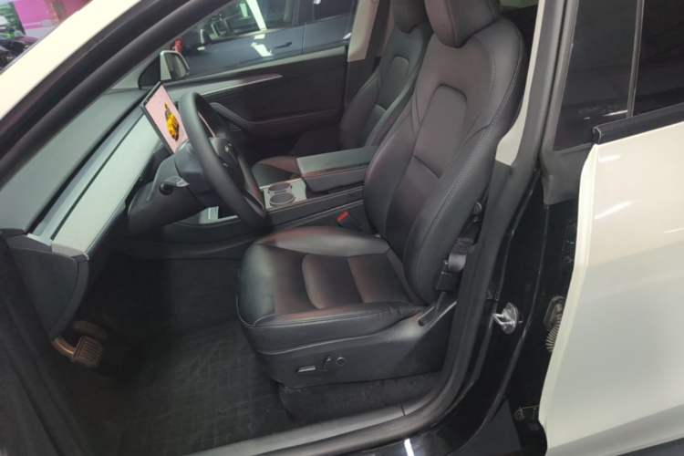 Used Tesla Model Y 2023 Rear-Wheel-Drive Version Left Front Seat