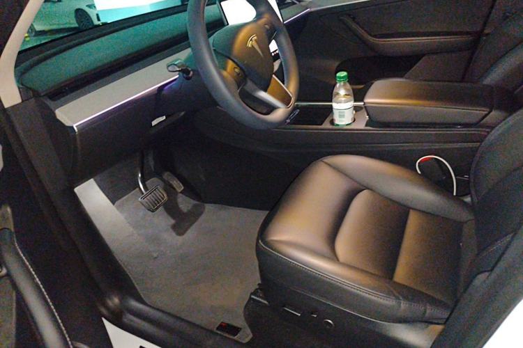 Used Tesla Model Y 2023 Rear-Wheel-Drive Version Left Front Seat
