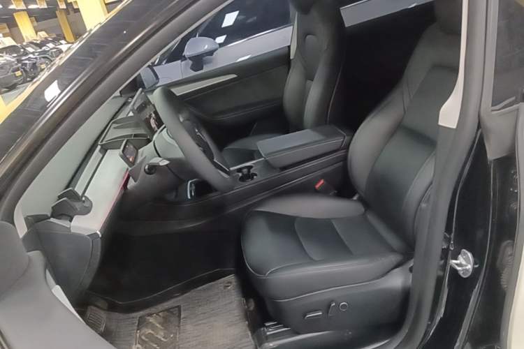 Used Tesla Model Y 2023 Rear-Wheel-Drive Version Left Front Seat