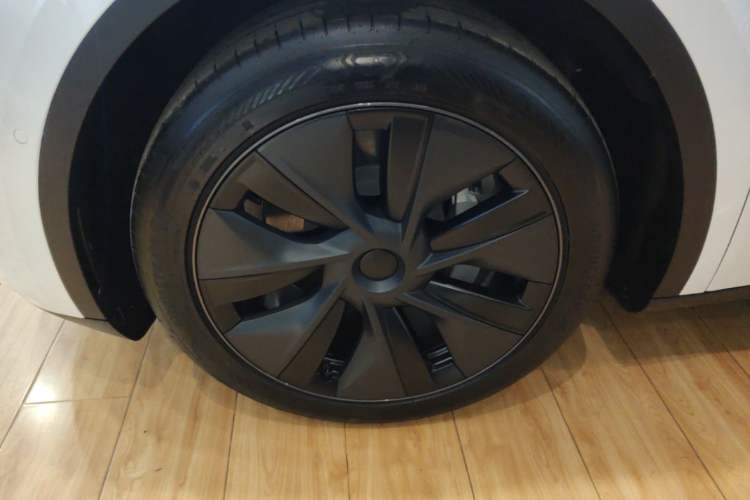 Used Tesla Model Y 2023 Rear-Wheel-Drive Version Left Front Wheel Hub