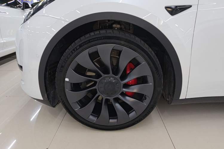 Used Tesla Model Y 2023 High-Performance All-Wheel-Drive Version Left Front Wheel Hub