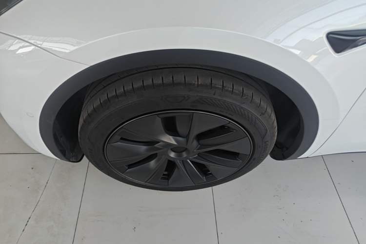 Used Tesla Model Y 2023 Rear-Wheel-Drive Version Left Front Wheel Hub