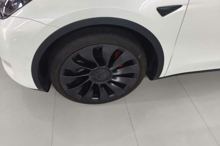 Used Tesla Model Y 2023 High-Performance All-Wheel-Drive Version Left Front Wheel Hub