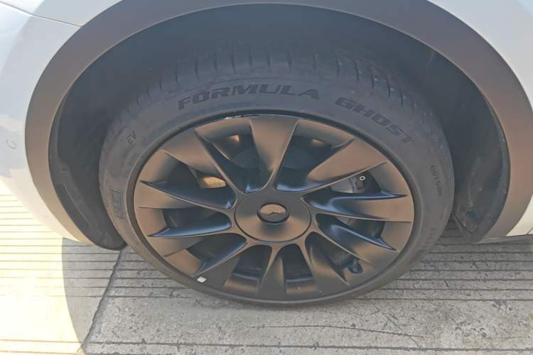 Used Tesla Model Y 2023 Rear-Wheel-Drive Version Left Front Wheel Hub
