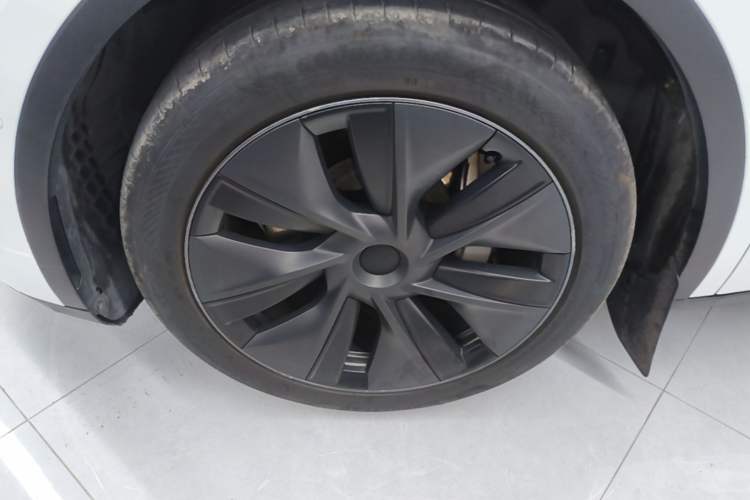 Used Tesla Model Y 2023 Rear-Wheel-Drive Version Left Front Wheel Hub