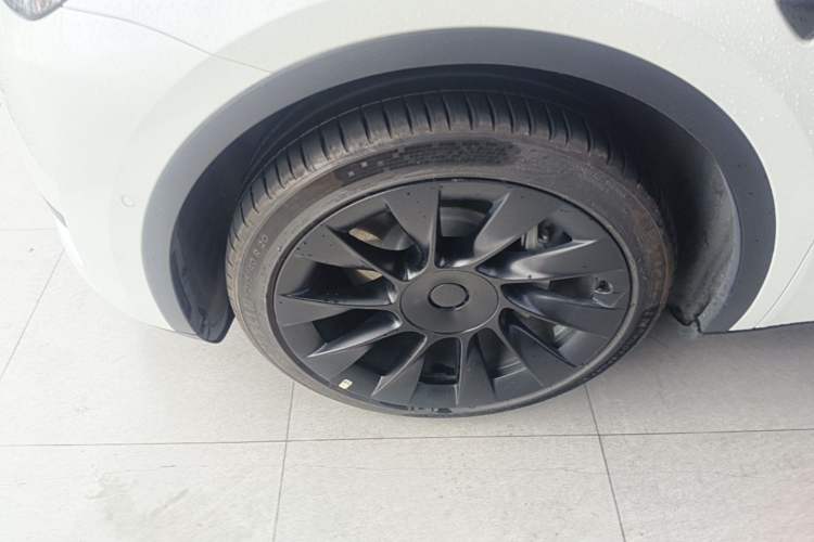 Used Tesla Model Y 2023 Rear-Wheel-Drive Version Left Front Wheel Hub