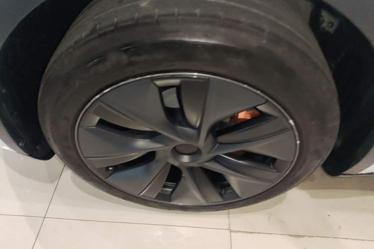 Used Tesla Model Y 2023 Rear-Wheel-Drive Version Left Front Wheel Hub