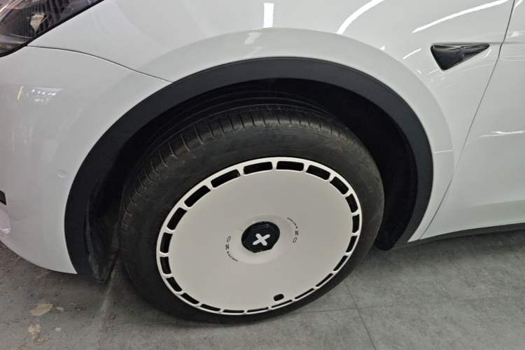 Used Tesla Model Y 2023 Rear-Wheel-Drive Version Left Front Wheel Hub
