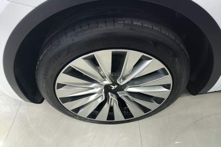 Used Tesla Model Y 2023 Rear-Wheel-Drive Version Left Front Wheel Hub