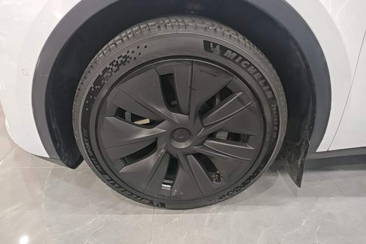 Used Tesla Model Y 2023 Rear-Wheel-Drive Version Left Front Wheel Hub