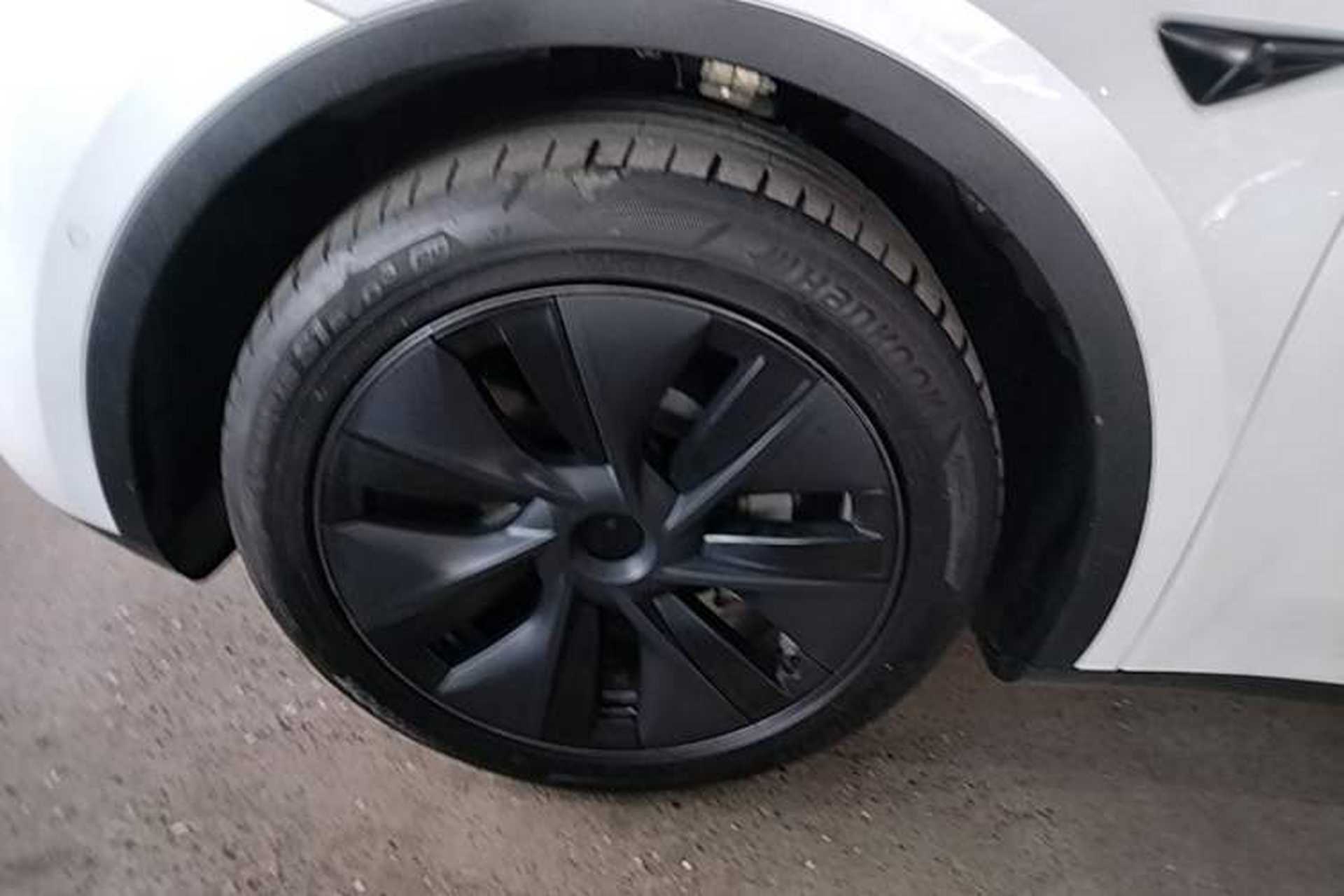 Used Tesla Model Y 2023 Long-Range All-Wheel-Drive Version Left Front Wheel Hub