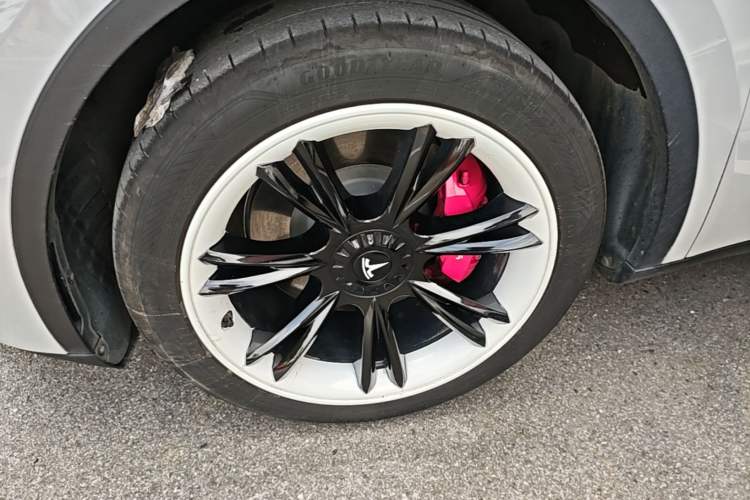 Used Tesla Model Y 2023 Rear-Wheel-Drive Version Left Front Wheel Hub