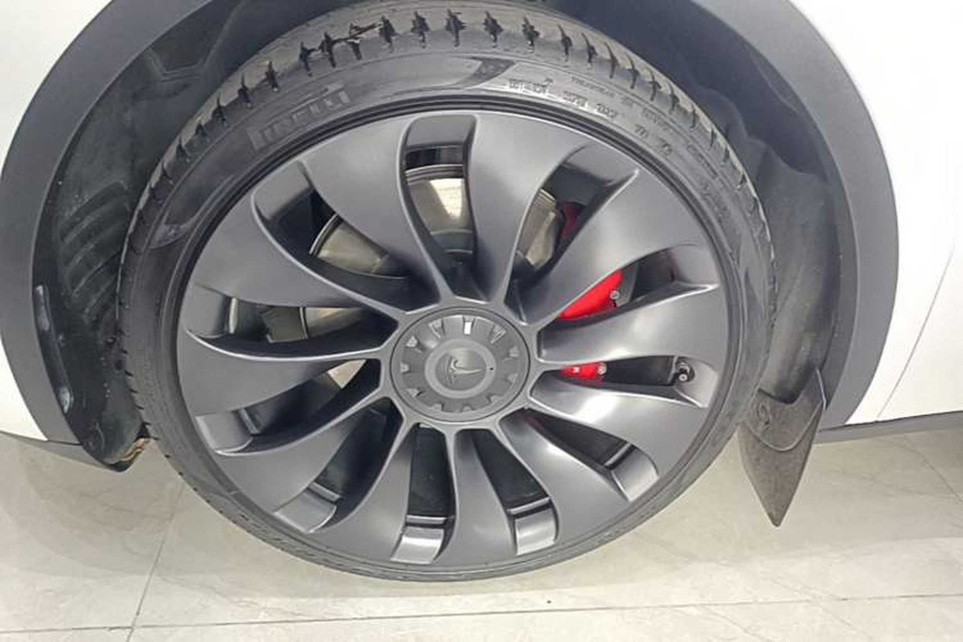 Used Tesla Model Y 2023 High-Performance All-Wheel-Drive Version Left Front Wheel Hub